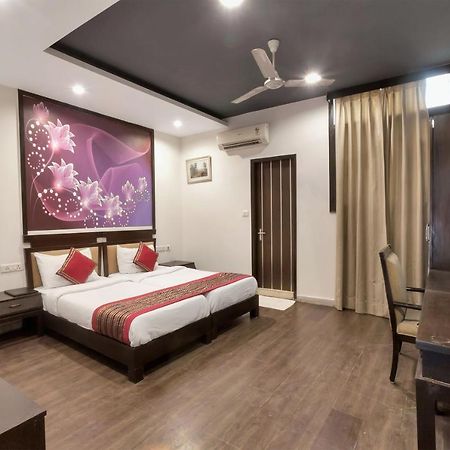 Oyo 9841 The Vivir 1 Hotel Noida Exterior foto