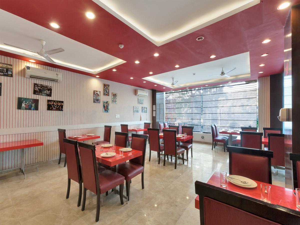 Oyo 9841 The Vivir 1 Hotel Noida Exterior foto