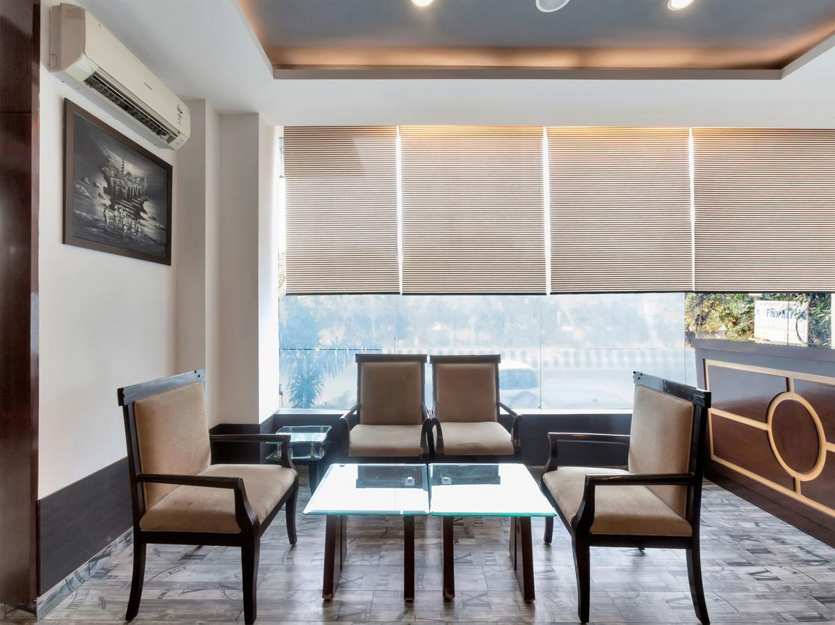 Oyo 9841 The Vivir 1 Hotel Noida Exterior foto