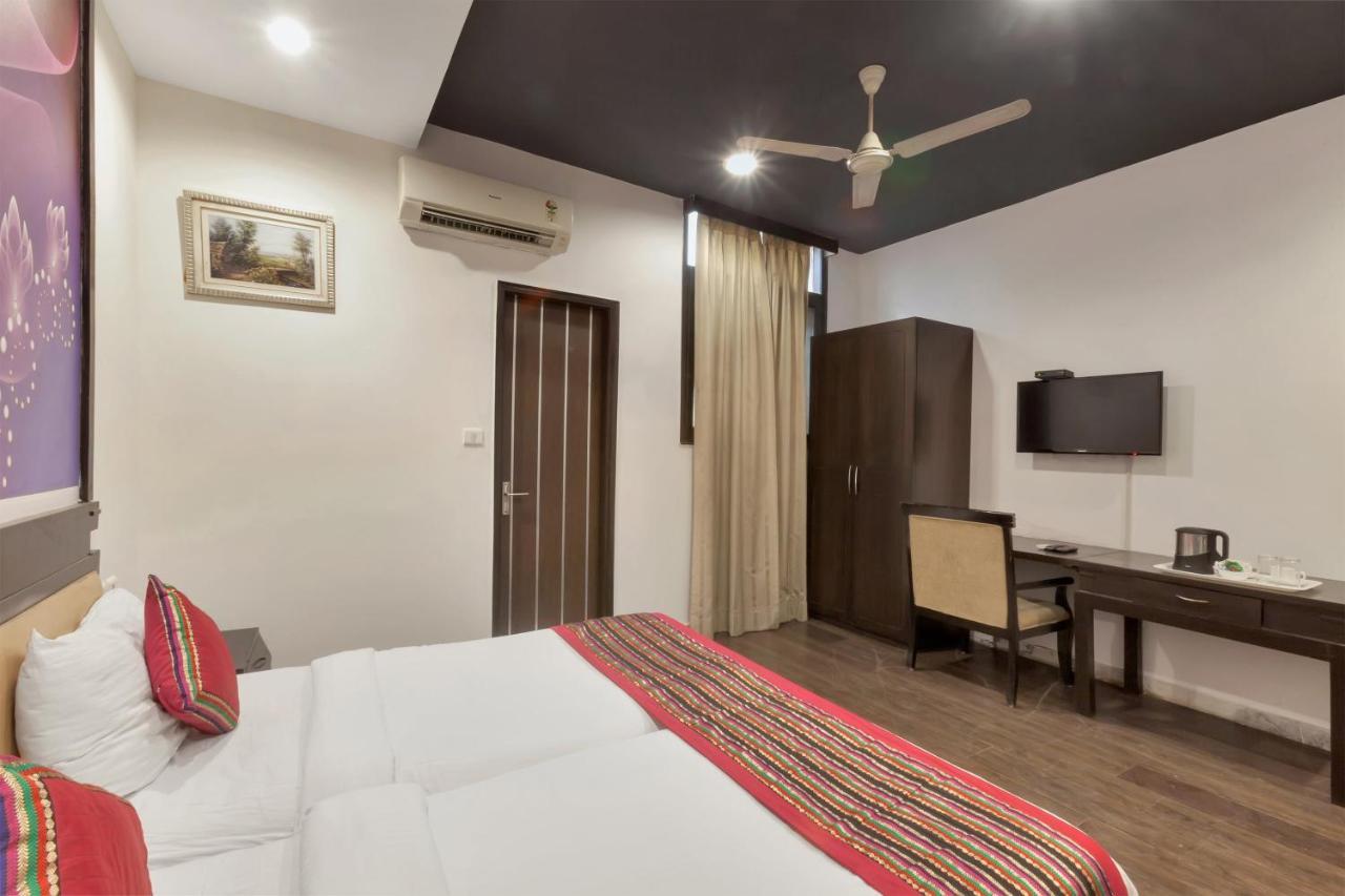 Oyo 9841 The Vivir 1 Hotel Noida Exterior foto