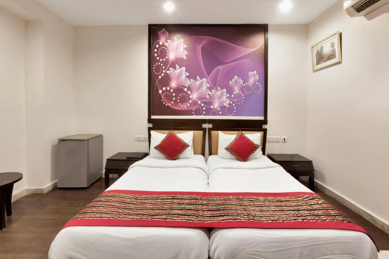 Oyo 9841 The Vivir 1 Hotel Noida Exterior foto