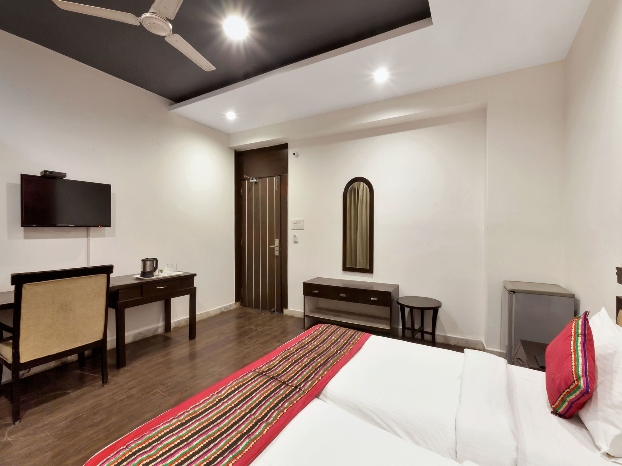 Oyo 9841 The Vivir 1 Hotel Noida Exterior foto