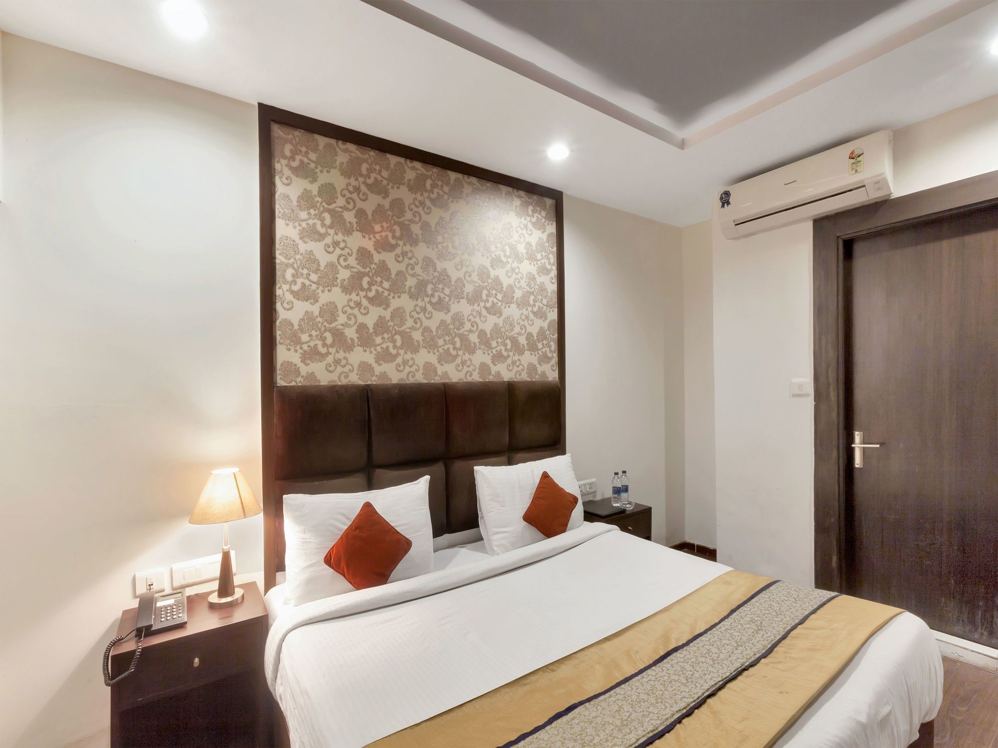 Oyo 9841 The Vivir 1 Hotel Noida Exterior foto