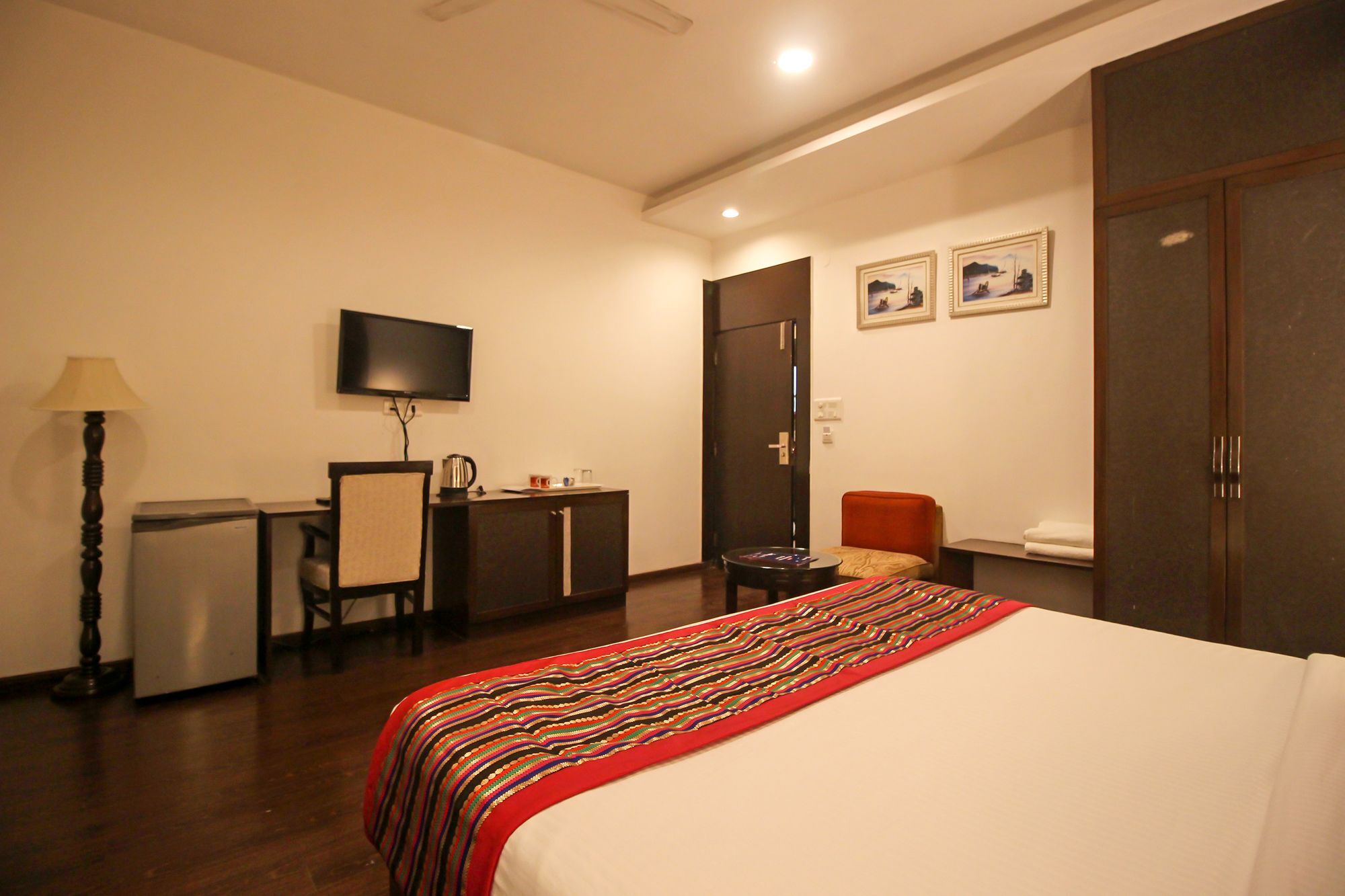 Oyo 9841 The Vivir 1 Hotel Noida Exterior foto