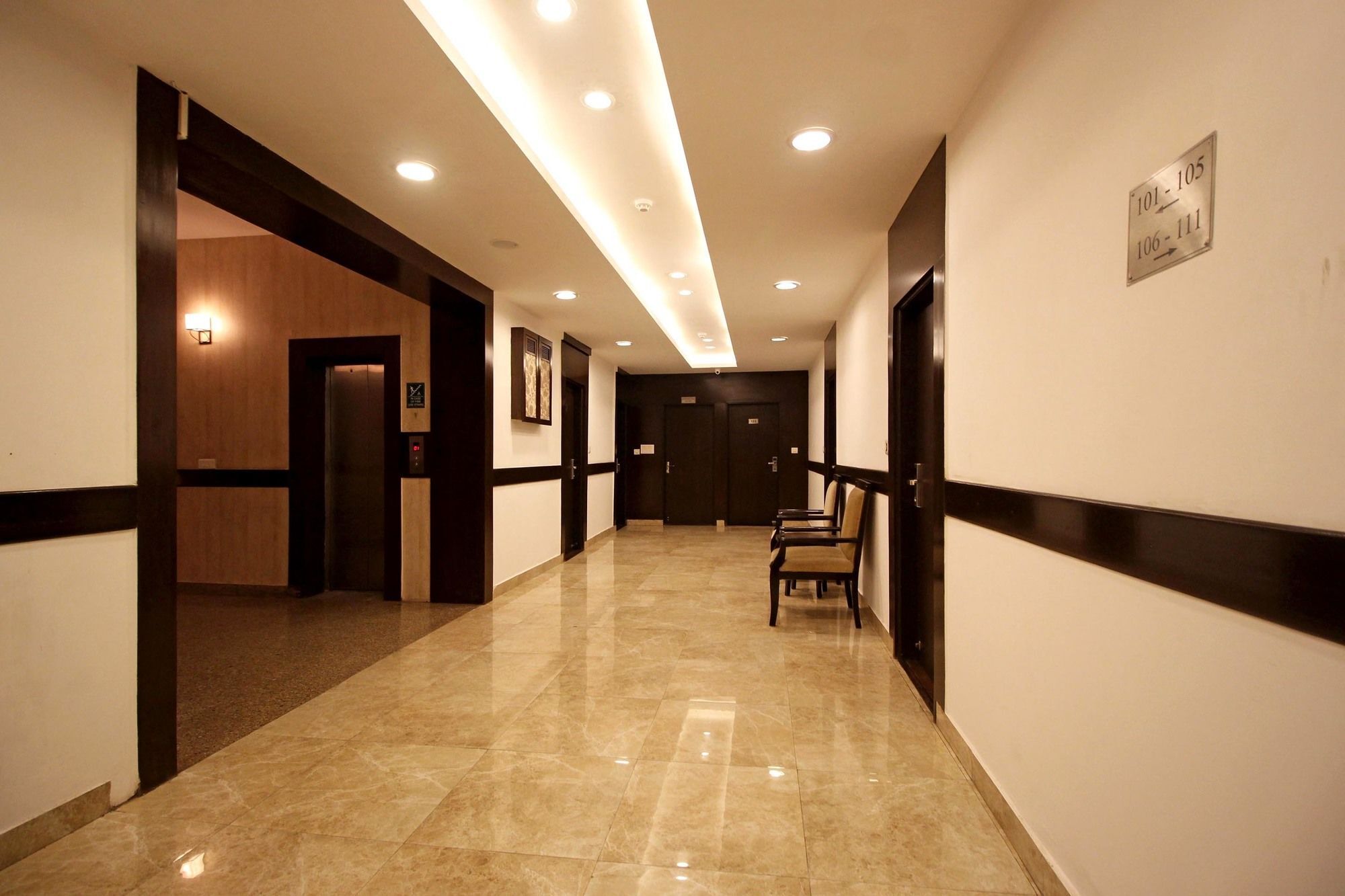 Oyo 9841 The Vivir 1 Hotel Noida Exterior foto