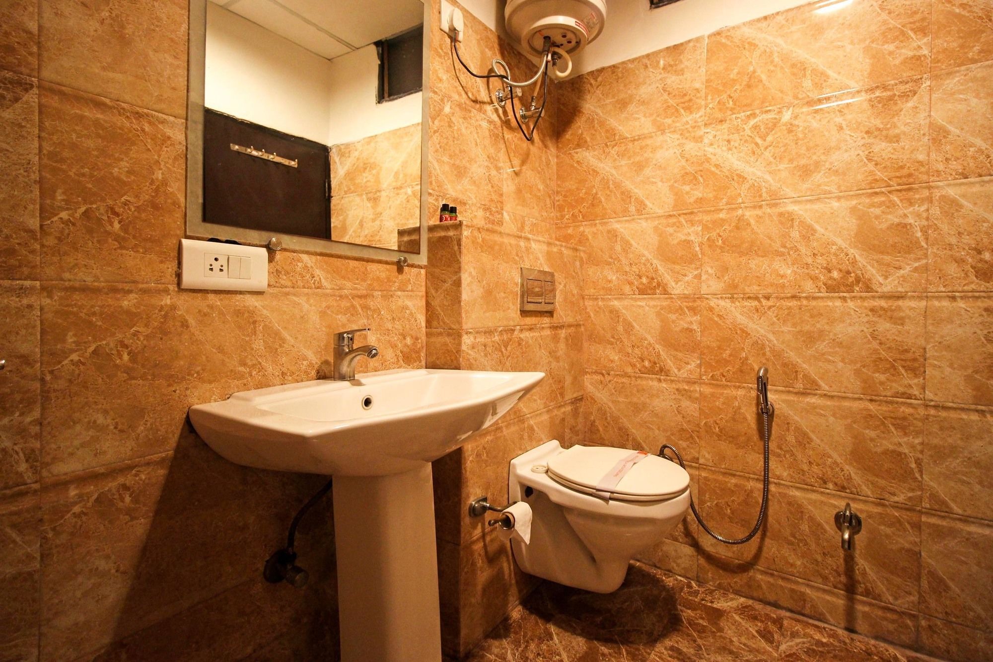 Oyo 9841 The Vivir 1 Hotel Noida Exterior foto
