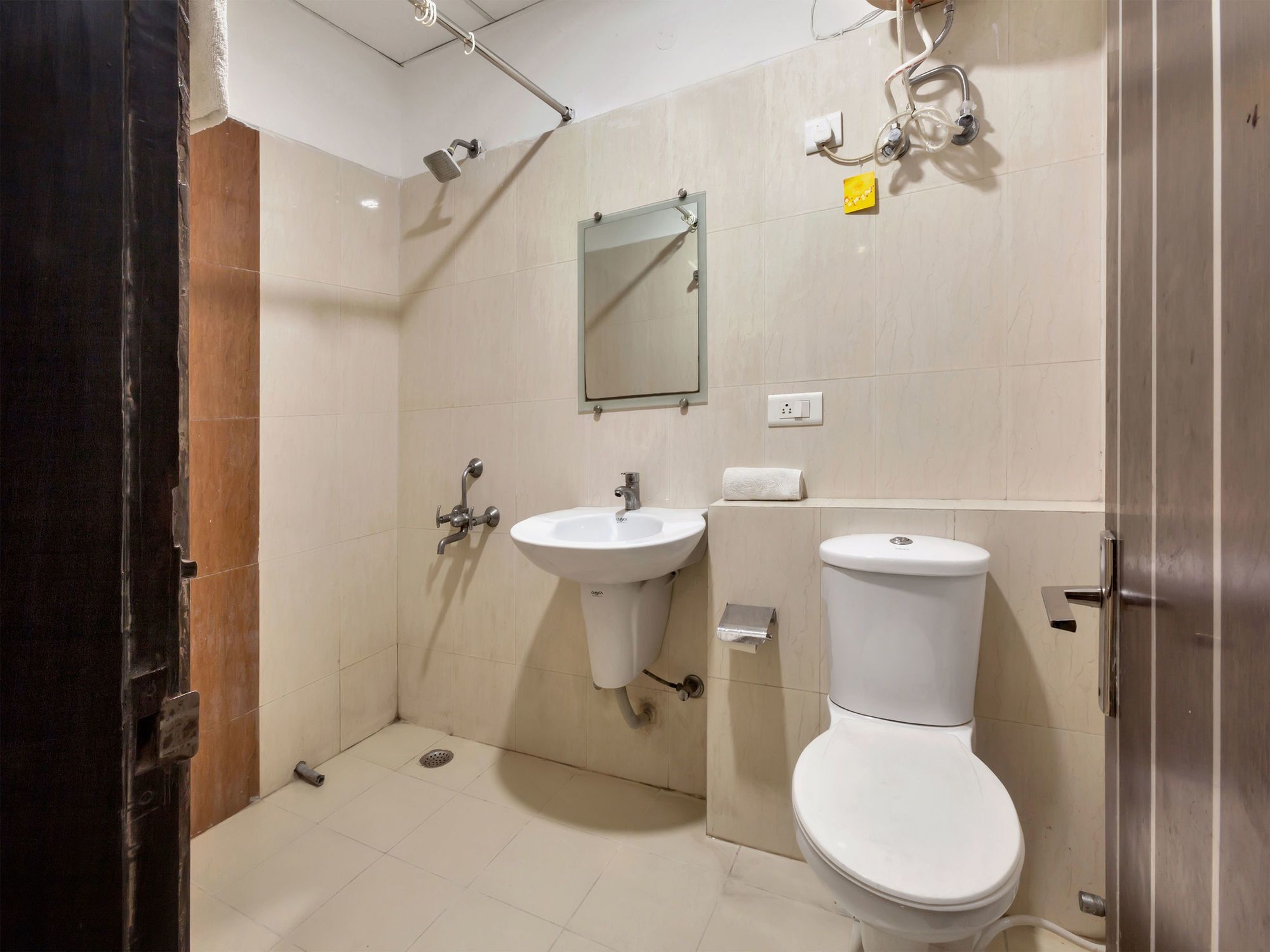 Oyo 9841 The Vivir 1 Hotel Noida Exterior foto